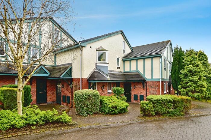 2 Bedroom Flat For Sale In Garnett Road West, Newcastle, Staffordshire, ST5