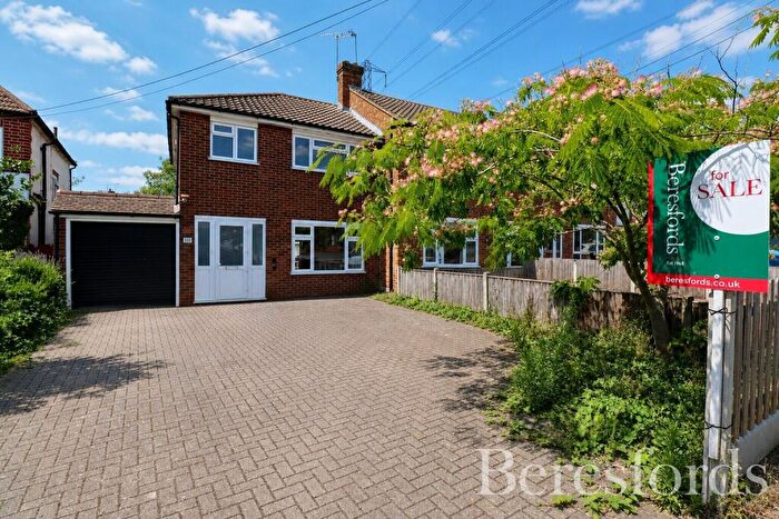 3 Bedroom End Of Terrace House For Sale In Front Lane, Upminster, RM14