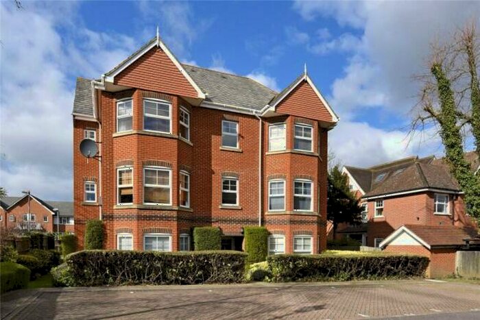 2 Bedroom Apartment To Rent In Windsor, Berkshire, SL4