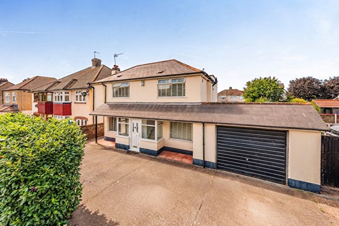 4 Bedroom Detached House For Sale In Queenswood Road, Sidcup, Kent, DA15