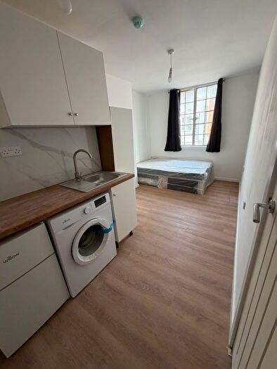 Studio To Rent In Beech House Road, Croydon, CR0