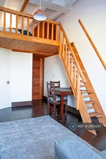 Studio To Rent In Edgware Road, London, NW2
