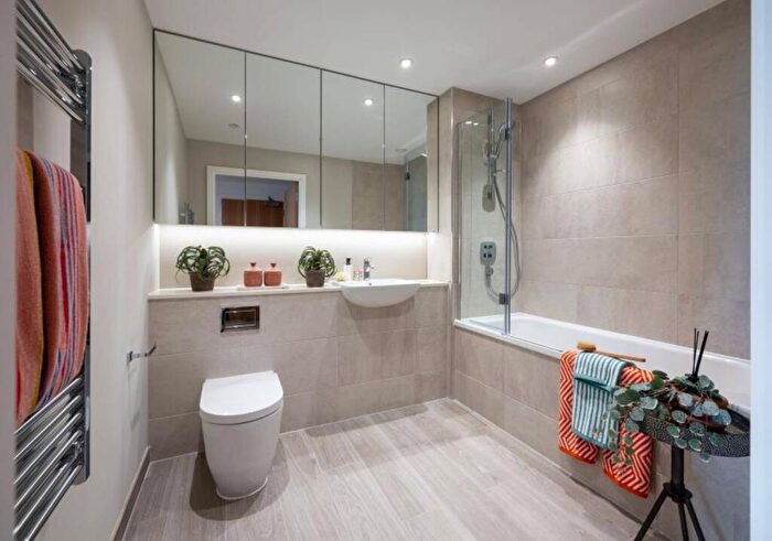 1 Bedroom Flat For Sale In Upper East, Bow, London, E3