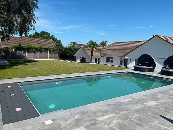 4 Bedroom Bungalow For Sale In Frost Hill, Yatton, Bristol, Avon, BS49