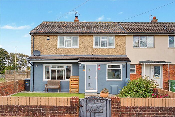 3 Bedroom End Of Terrace House For Sale In Kirby Close, Park South, Swindon, Wiltshire, SN3