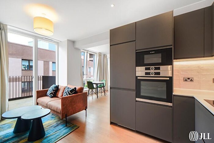 Flat To Rent In Copperworks Wharf Sugar House Island, E15