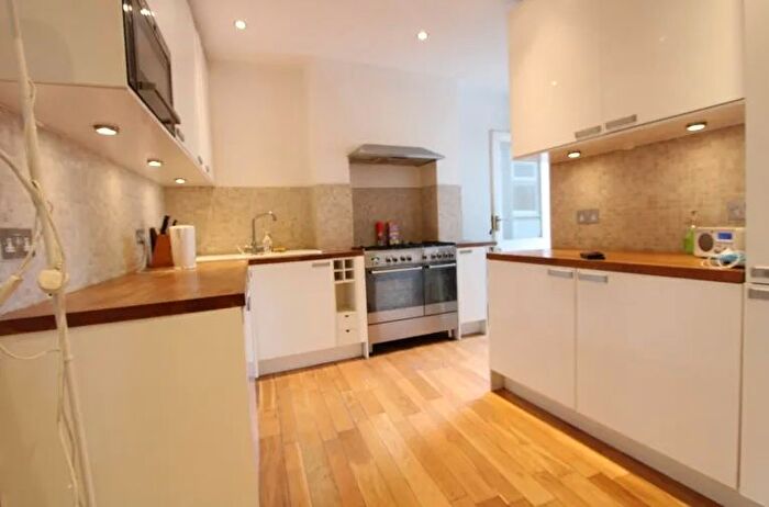 2 Bedroom Flat To Rent In Grove Lane, Camberwell, SE5