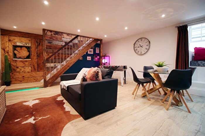 2 Bedroom Maisonette To Rent In The Mall - Clifton Village, BS8