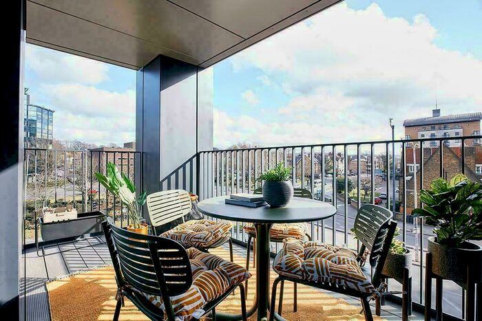 3 Bedroom Apartment To Rent In Park Lane, South Croydon, Surrey, CR0