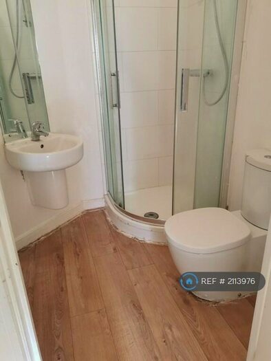 2 Bedroom Flat To Rent In Rainbow Road, Erith, DA8