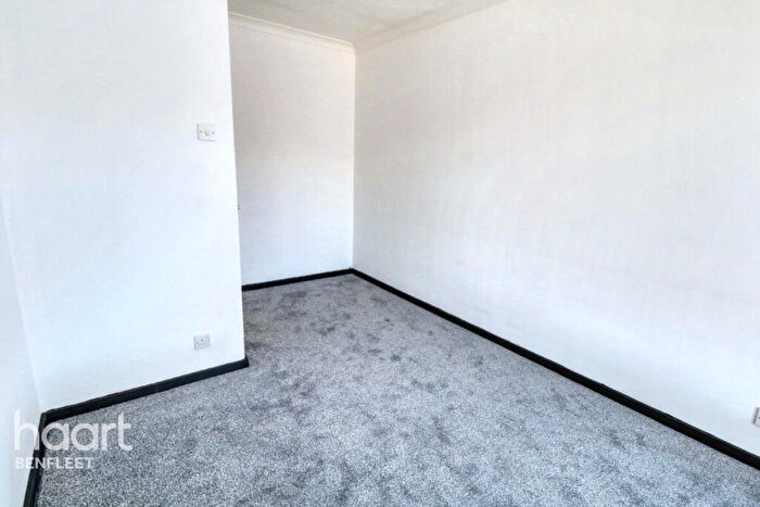 2 Bedroom Detached Bungalow For Sale In New Road, Canvey Island, SS8