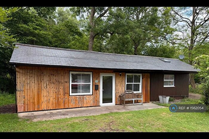 1 Bedroom Bungalow To Rent In Copthorne Road, Crawley, RH10