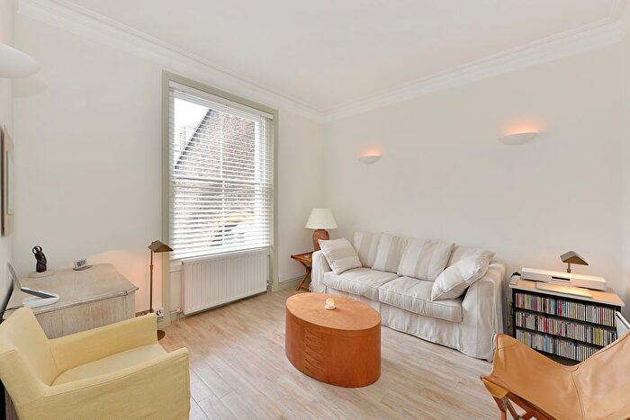 1 Bedroom Flat To Rent In Queen's Gate Gardens, South Kensington, London, SW7