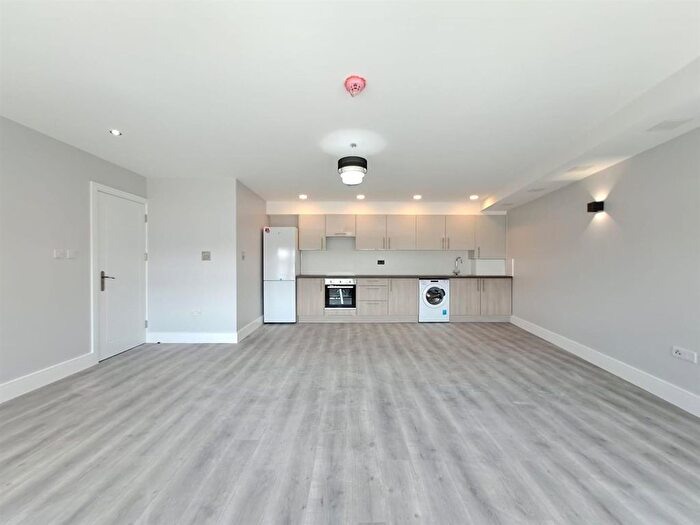 1 Bedroom Flat To Rent In Reston House, A Western Road, Romford, RM1