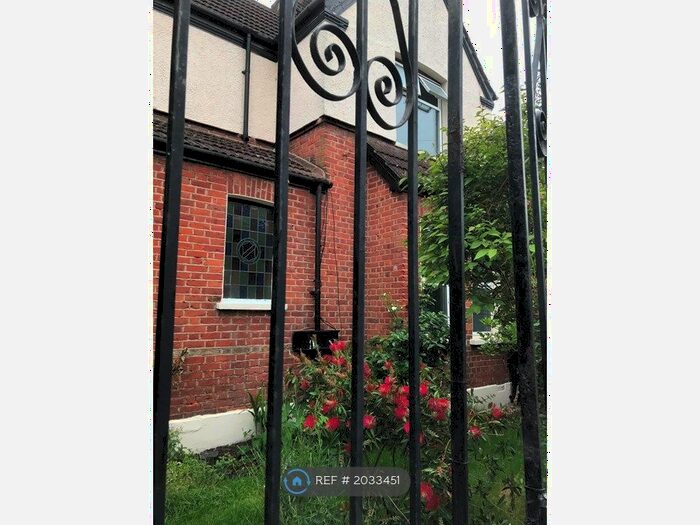 3 Bedroom Detached House To Rent In Queenswood Road, London, SE23