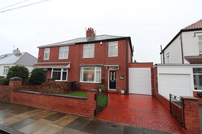 3 Bedroom Semi Detached House For Sale In Whinneyfield Road, Walkergate, Newcastle Upon Tyne, NE6