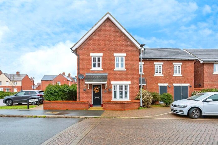 2 Bedroom Terraced House For Sale In Chislehurst Place, Bedford, Bedfordshire, MK40