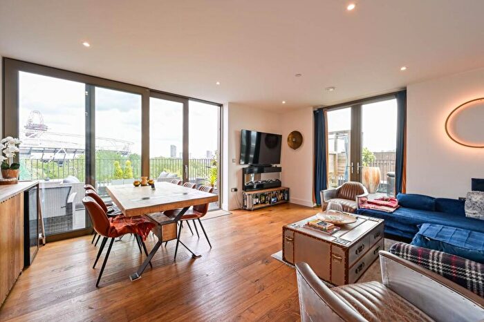 2 Bedroom Penthouse To Rent In Skippers Yard, Bow, London, E3