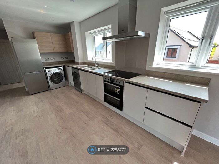 3 Bedroom Flat To Rent In Hutchings Drive, Exeter, EX1