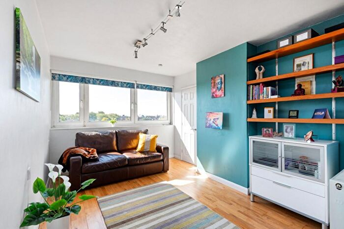 1 Bedroom Flat For Sale In Lampeter Square, Hammersmith, London, W6