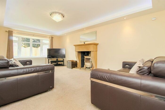5 Bedroom Detached House For Sale In Partons Place, Lofthouse, Wakefield, WF3