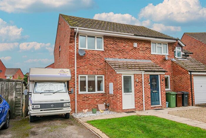 2 Bedroom Semi-detached House For Sale In Flemming Avenue, Chalgrove, OX44