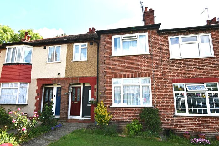 2 Bedroom Maisonette For Sale In Floriston Court, Whitton Avenue West, Northolt, UB5