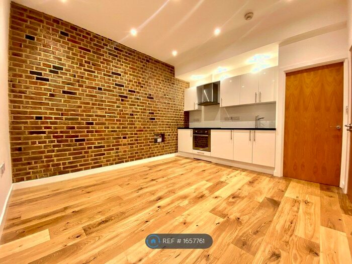 2 Bedroom Flat To Rent In Upper Tachbrook Street, London, SW1V
