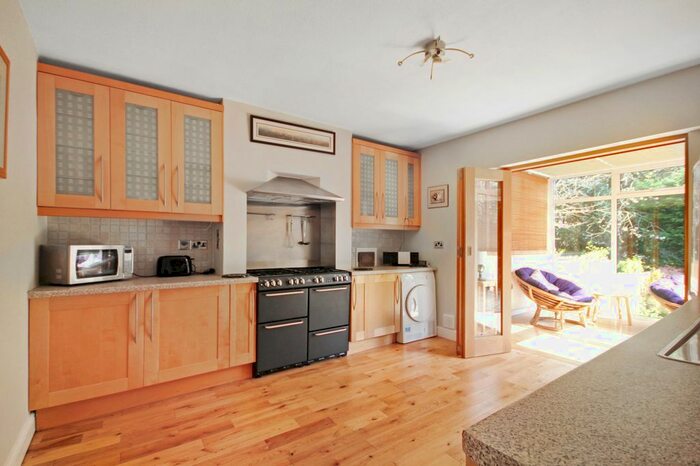 3 Bedroom Semi-Detached House To Rent In Dentwood Grove, Bristol, BS9