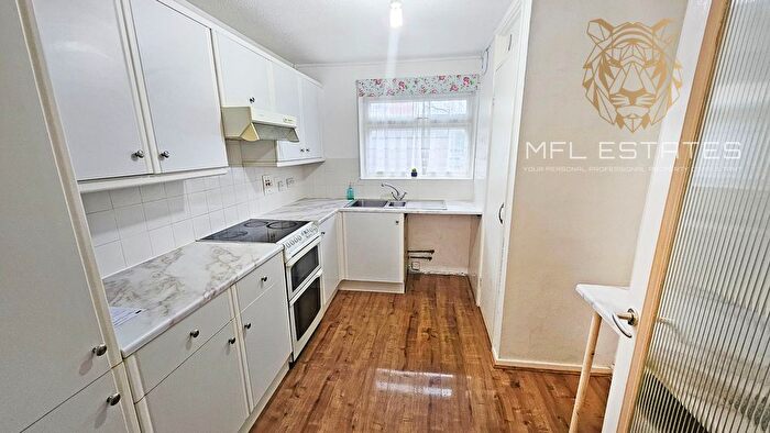 2 Bedroom Flat To Rent In Avenue Road, Wallington, SM6