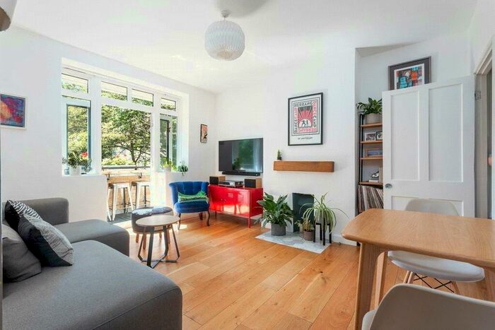 3 Bedroom Apartment To Rent In Highbury Estate, London, N5