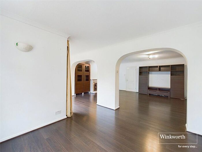 4 Bedroom Semi-Detached House To Rent In Venetia Close, Emmer Green, Reading, Berkshire, RG4