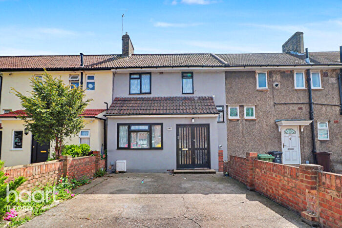 3 Bedroom Terraced House For Sale In Bennetts Castle Lane, Dagenham, RM8