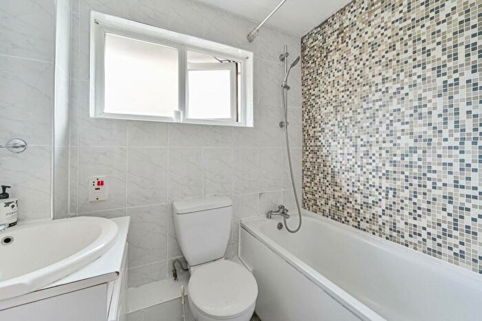 3 Bedroom Terraced House For Sale In Melbury Drive, Peckham, London, SE5