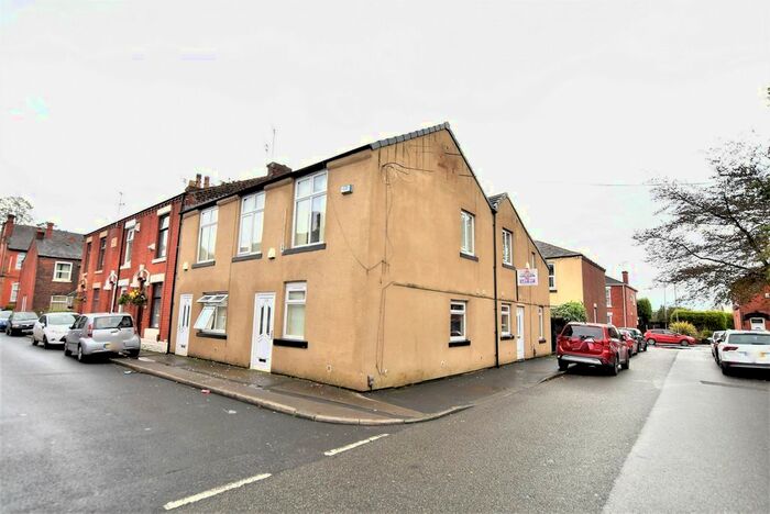 2 Bedroom Flat To Rent In Cecil Street, Dukinfield, SK16