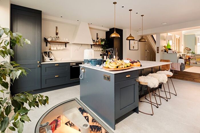 5 Bedroom Flat To Rent In Framfield Road, London, N5