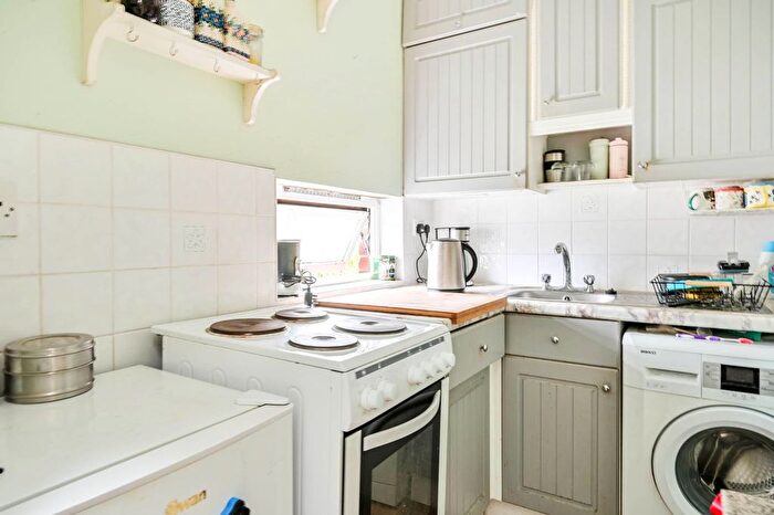 1 Bedroom Flat For Sale In Veryan, Goldsworth Park, Woking, GU21