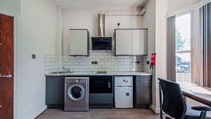 1 Bedroom Flat To Rent In Pershore Road, Selly Park, Birmingham, B29