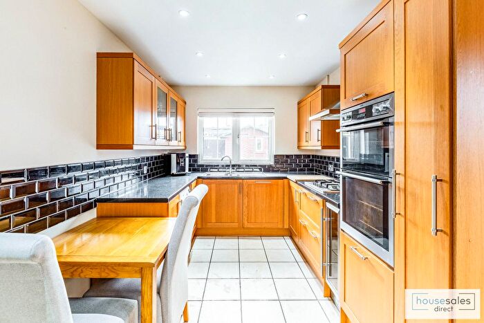 4 Bedroom Detached House For Sale In Thornbridge Close, Rushden, NN10