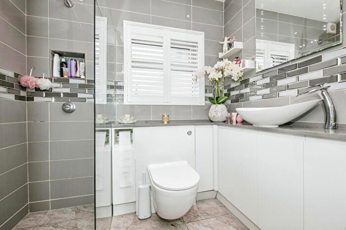 3 Bedroom Bungalow For Sale In Wick Lane, Harwich, CO12
