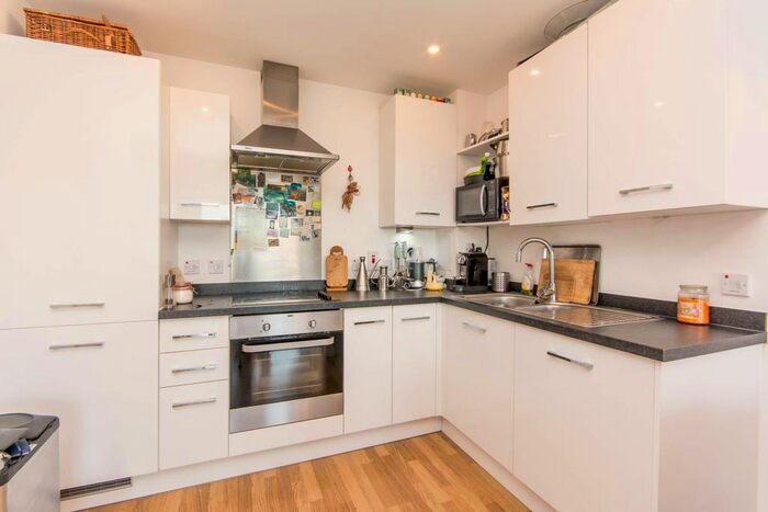 1 Bedroom Flat To Rent In Cranston Court, Shepherd's Bush, London, W12