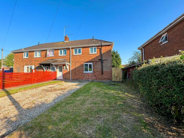 3 Bedroom Semi-Detached House To Rent In Asterby Road, Scunthorpe, DN17