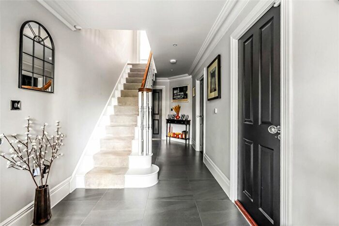6 Bedroom Detached House For Sale In Maybury Hill, Woking, GU22
