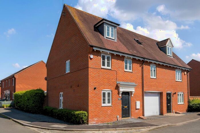 3 Bedroom Town House To Rent In Buckingham Park, Aylesbury, HP19