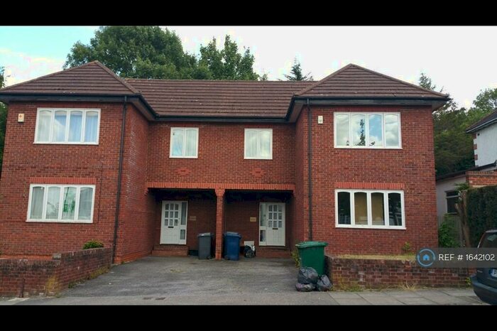 3 Bedroom Semi-Detached House To Rent In Courthouse Road, London, N12