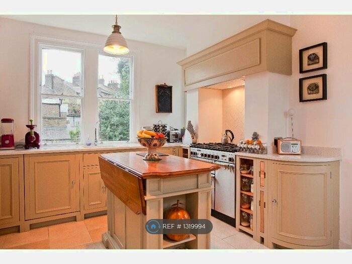 3 Bedroom Flat To Rent In Greenwich, London, SE10