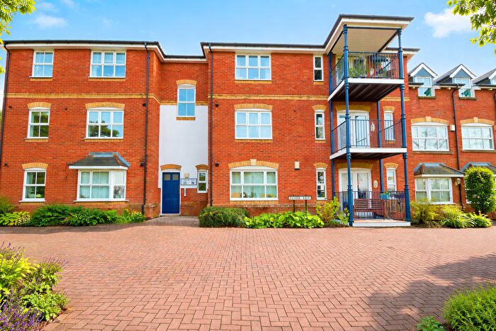 2 Bedroom Flat For Sale In Tower View, Chartham, CT4