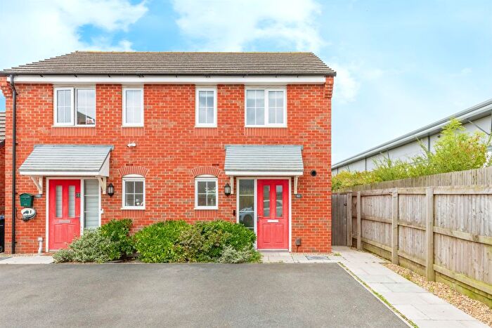 2 Bedroom Semi-Detached House For Sale In Damselfly Road, Northampton, NN4