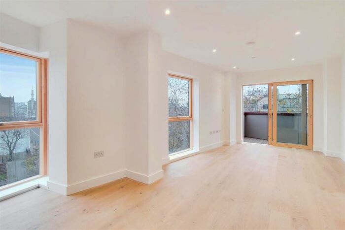 2 Bedroom Flat To Rent In Kingsland Road, Shoreditch, E2