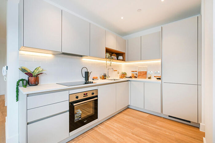2 Bedroom Apartment For Sale In Henley Cross, Kidbrooke, London, SE3